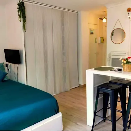 Studio Near Parking With Wifi Center